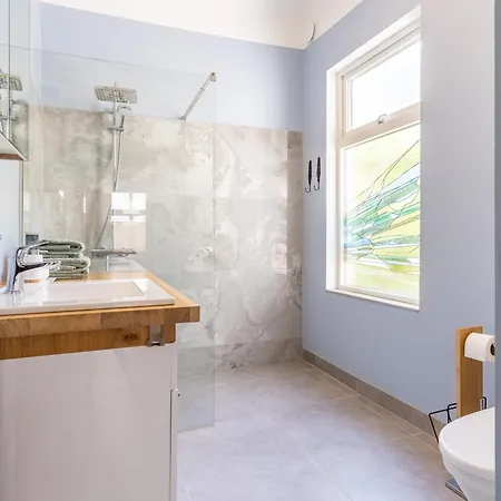 Dreamy High-ceiling In The Centre Apartment
