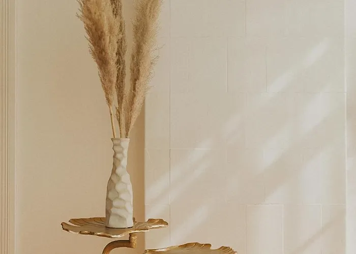 Dreamy High-ceiling In The Centre Apartment