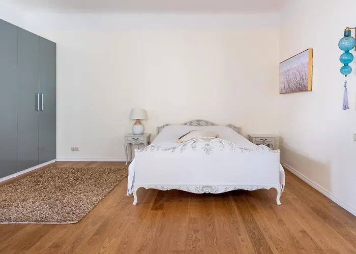 Apartment Dreamy High-ceiling In The Centre